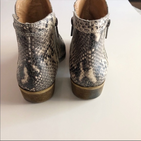 Lucky Brand Snake Skin Print Ankle Zip Booties 9.5 - Picture 5 of 8